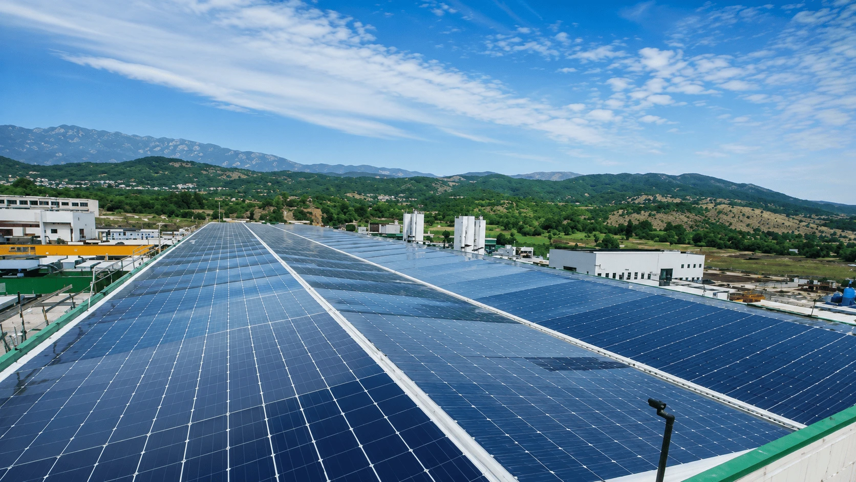 法人向け太陽光発電BC SOLAR 屋根設置イメージ